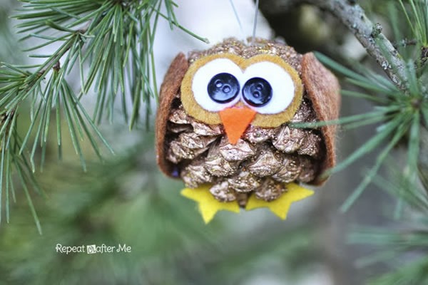 25 increibles  adornos de navidad hechos a mano - buho hecho con pinas