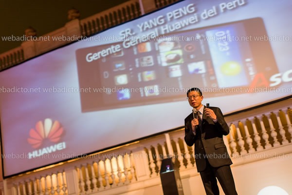 gerente general de Huawei del Perú, Sr. Yang Peng